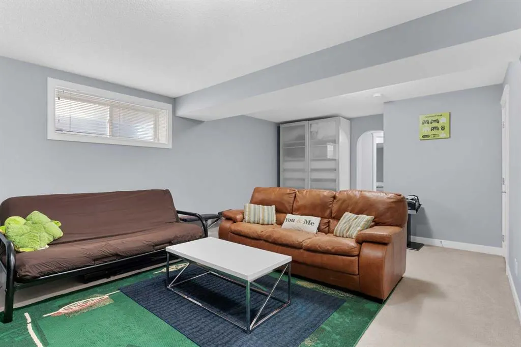 172 Evanspark Gardens NW
