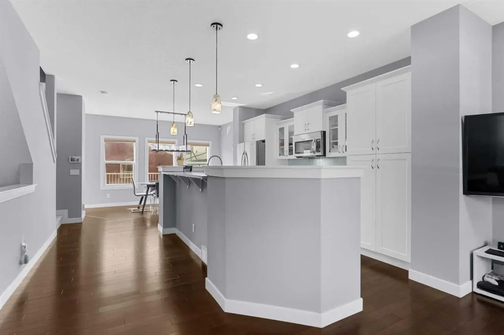 172 Evanspark Gardens NW