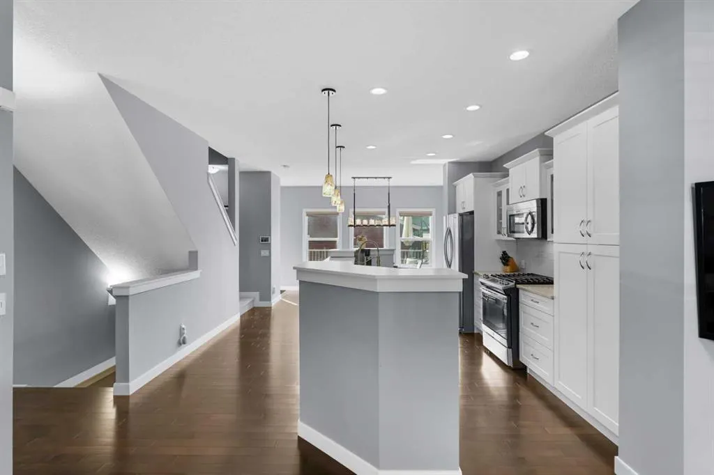 172 Evanspark Gardens NW
