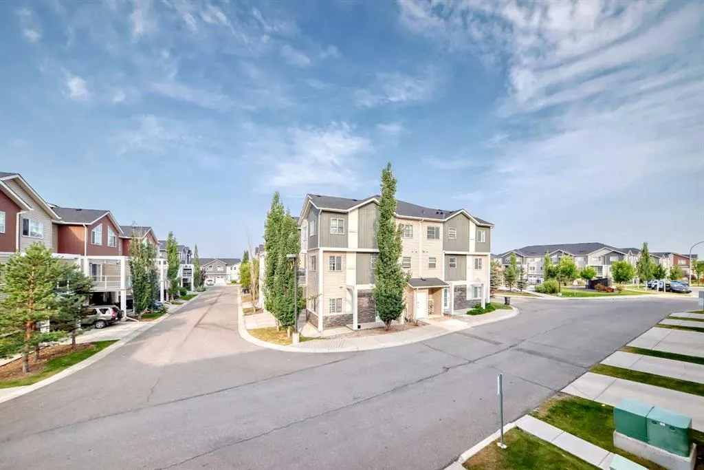122 Redstone View NE