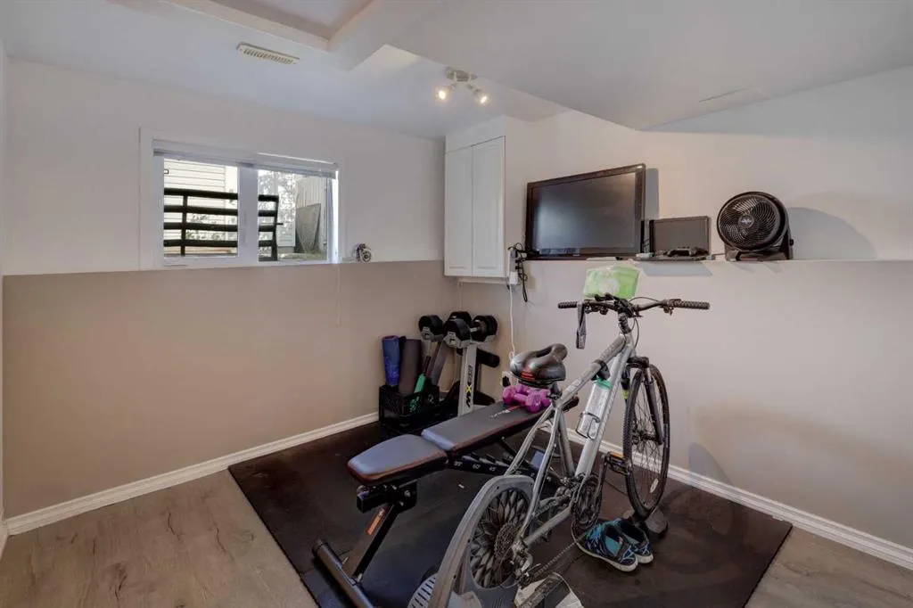 246 Arbour Grove Close NW