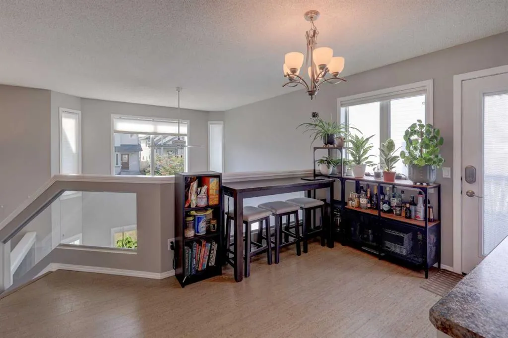 246 Arbour Grove Close NW