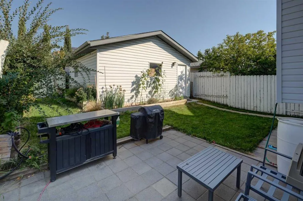 246 Arbour Grove Close NW