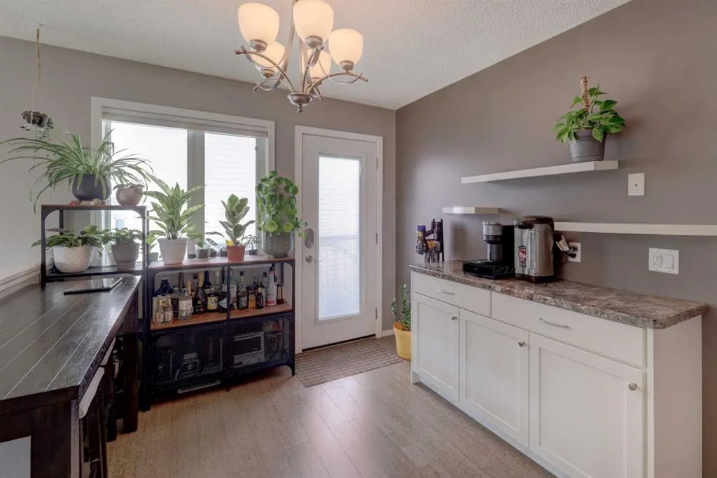 246 Arbour Grove Close NW