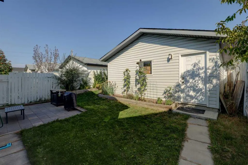 246 Arbour Grove Close NW