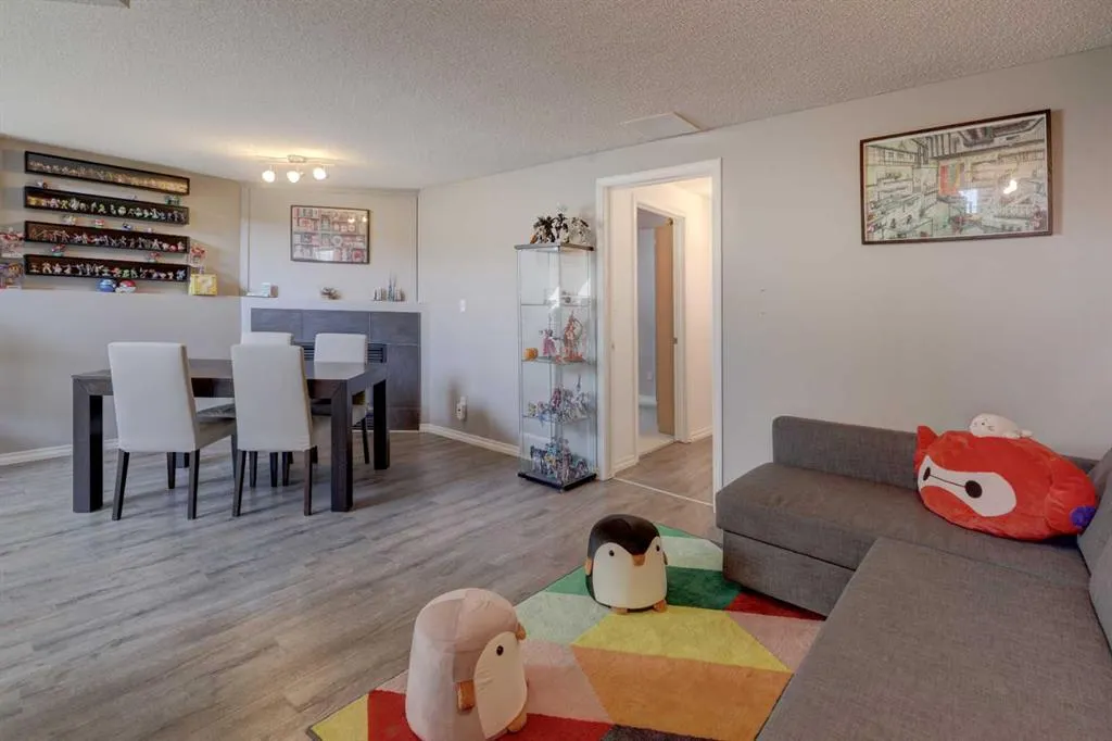 246 Arbour Grove Close NW
