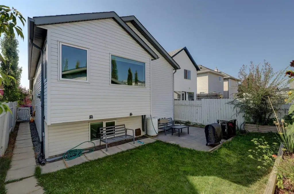 246 Arbour Grove Close NW