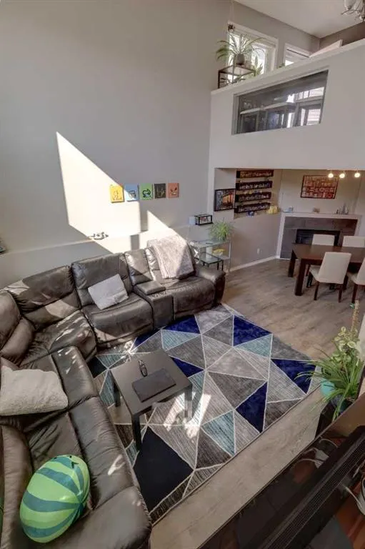 246 Arbour Grove Close NW