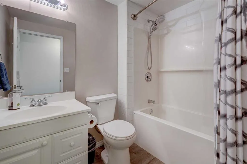 246 Arbour Grove Close NW
