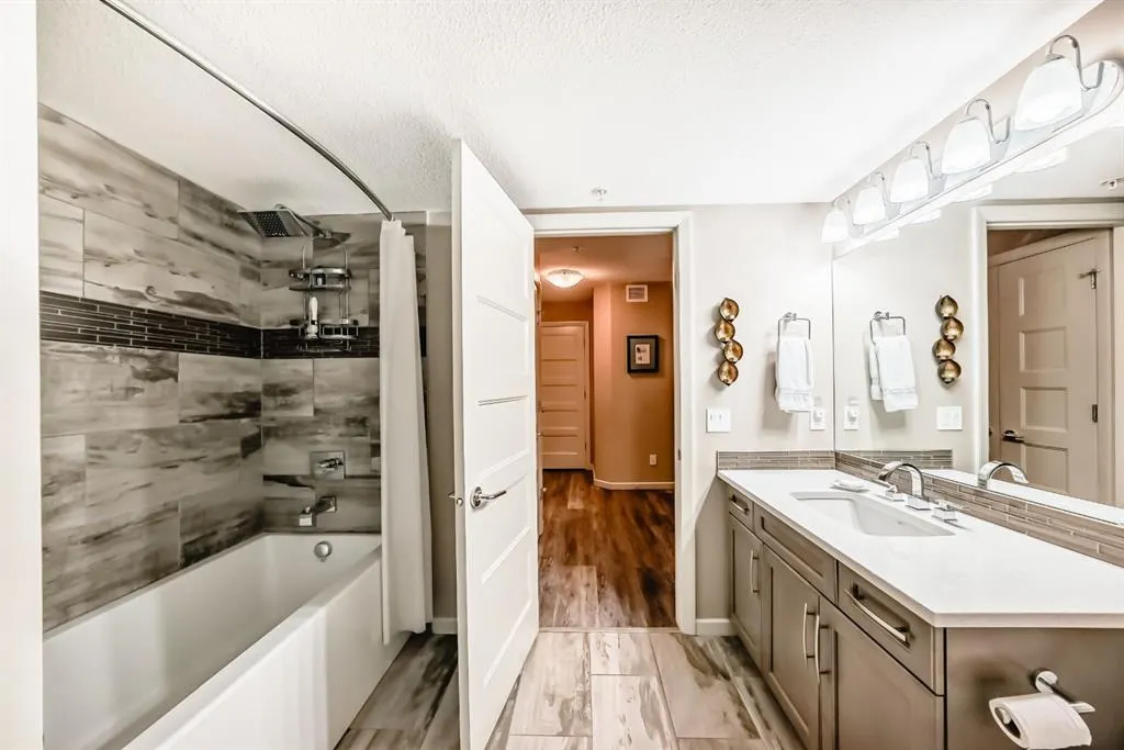 10 Market Boulevard SE, #2110