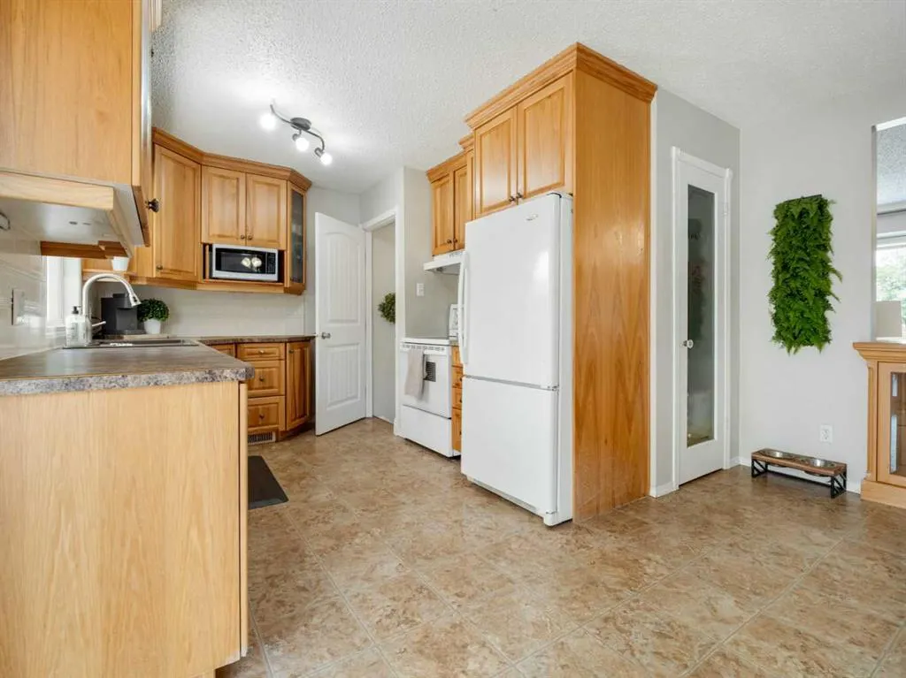74 Honeysuckle Road N
