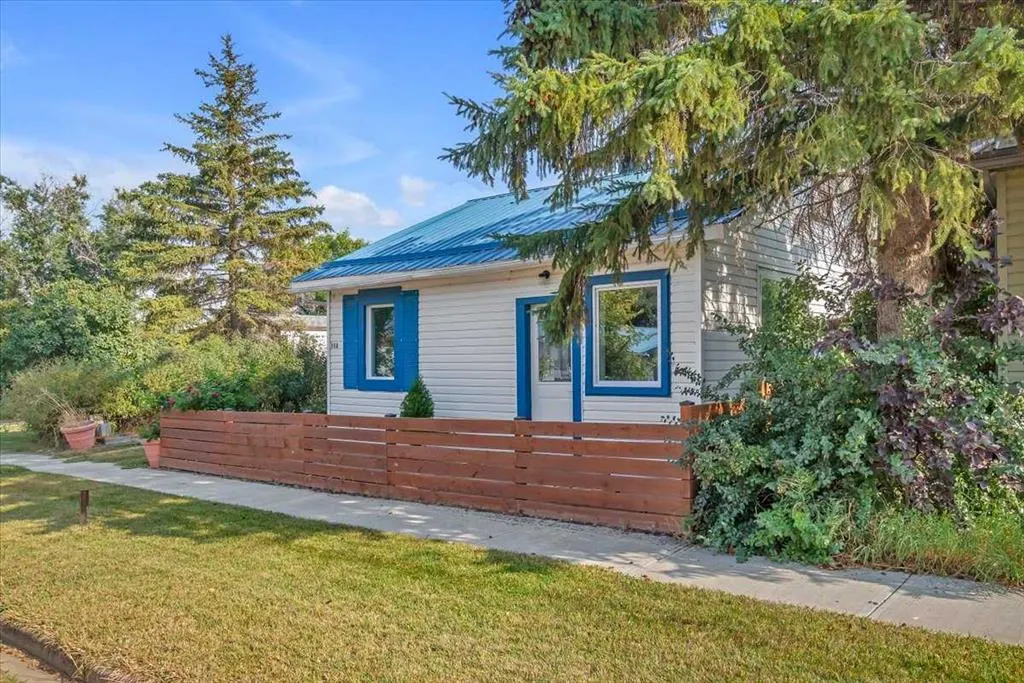 113 2nd Avenue E
