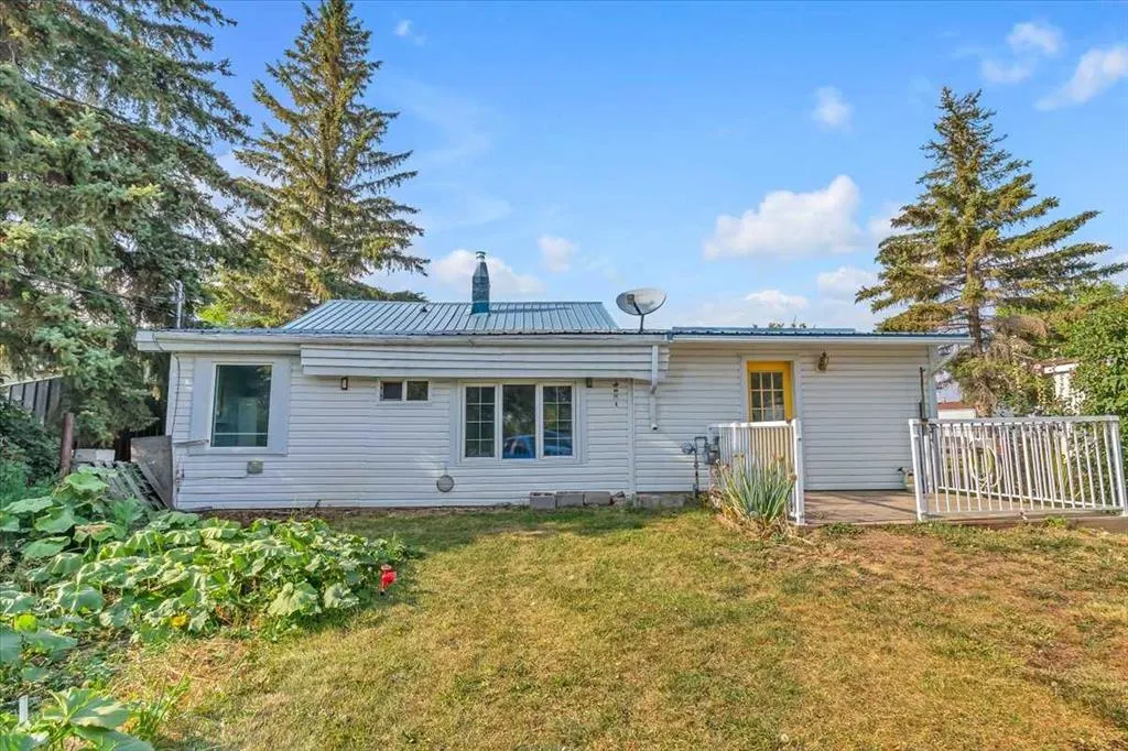 113 2nd Avenue E