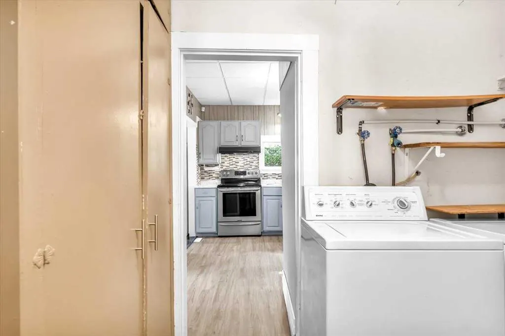113 2nd Avenue E