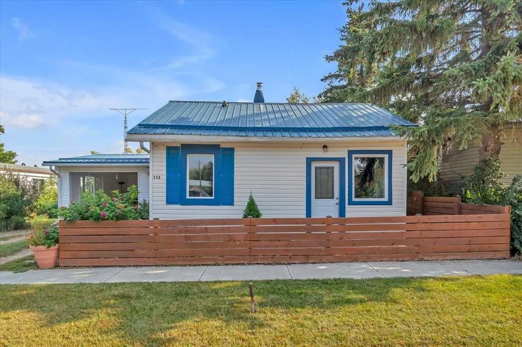 113 2nd Avenue E