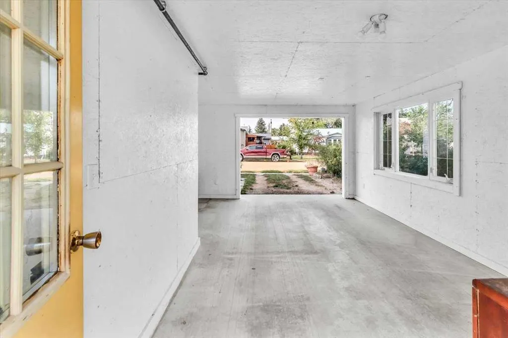 113 2nd Avenue E