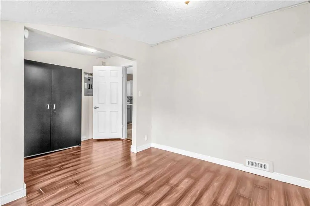 113 2nd Avenue E