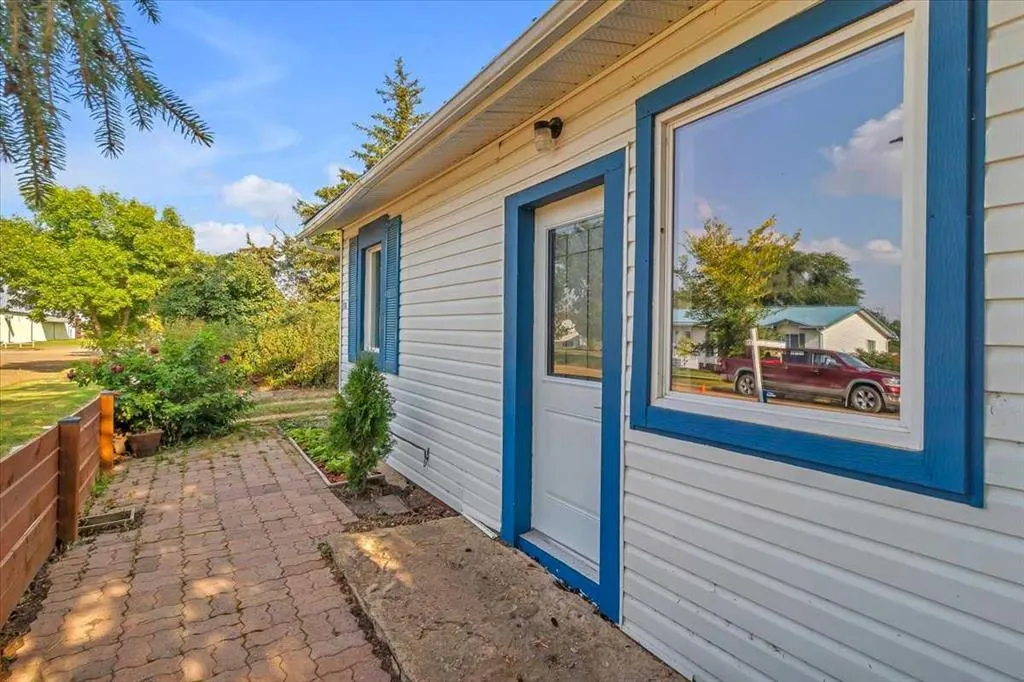 113 2nd Avenue E