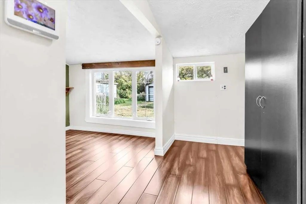 113 2nd Avenue E