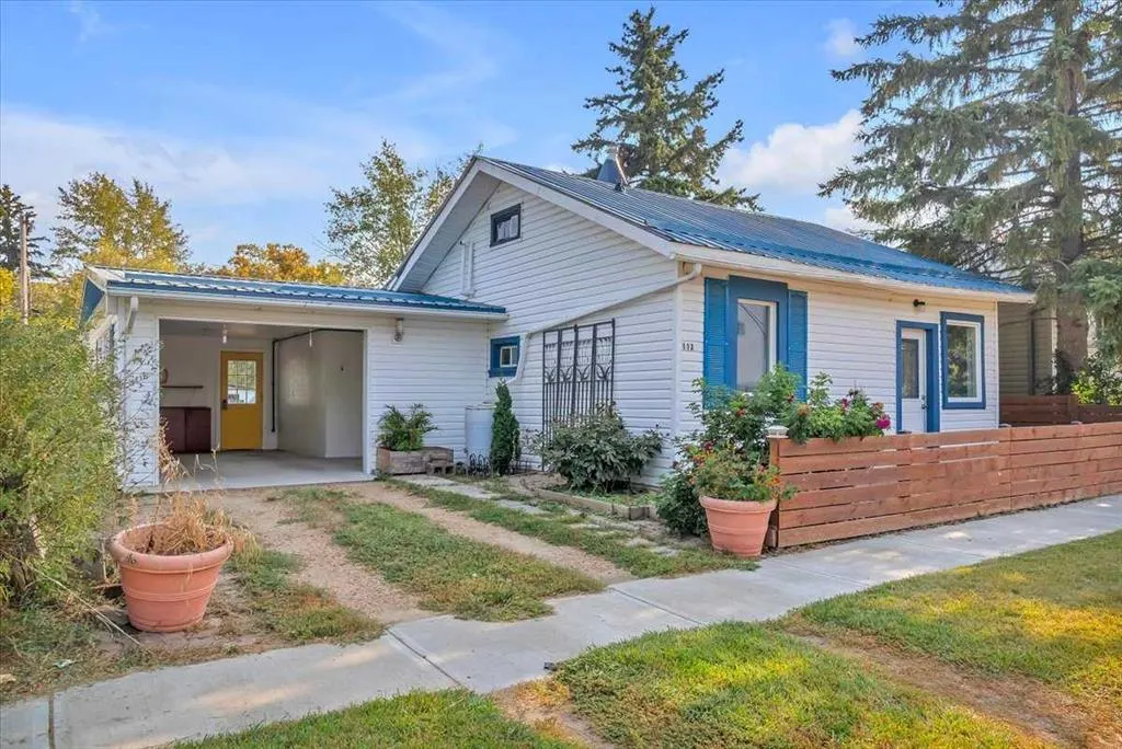 113 2nd Avenue E