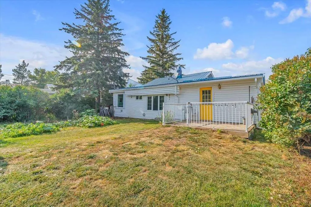 113 2nd Avenue E