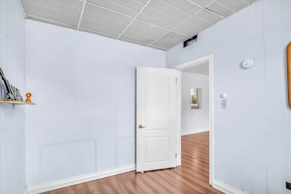 113 2nd Avenue E