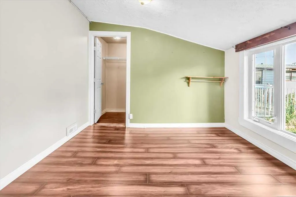 113 2nd Avenue E