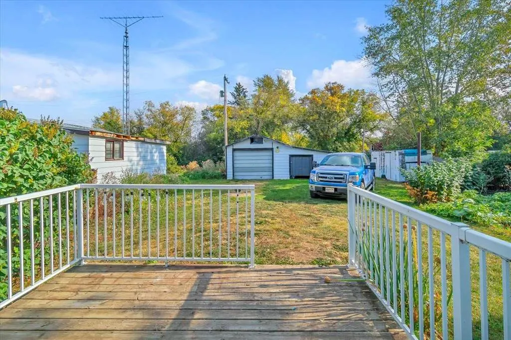 113 2nd Avenue E