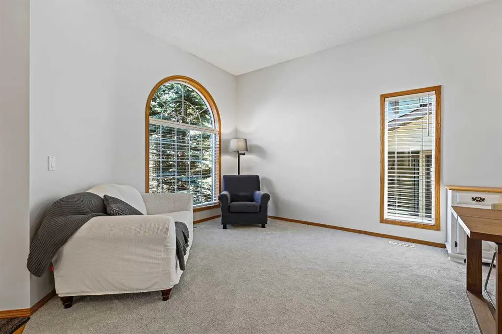 109 Macewan Park View NW