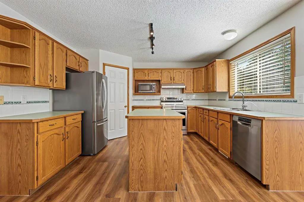 109 Macewan Park View NW