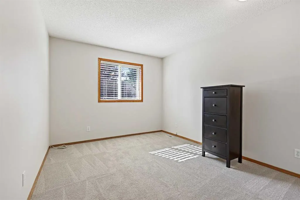 109 Macewan Park View NW
