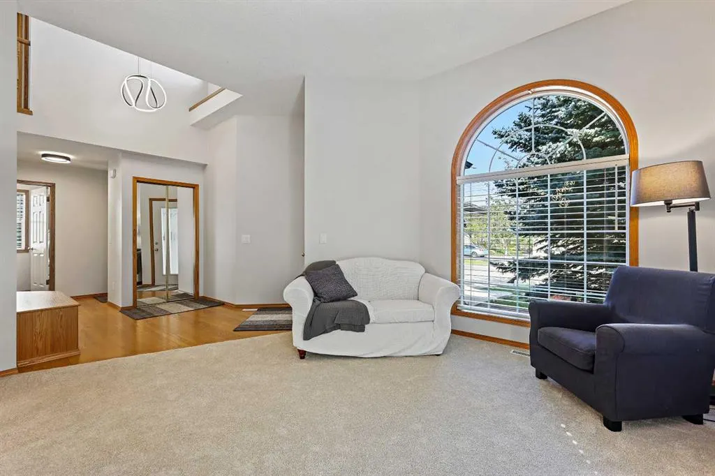 109 Macewan Park View NW