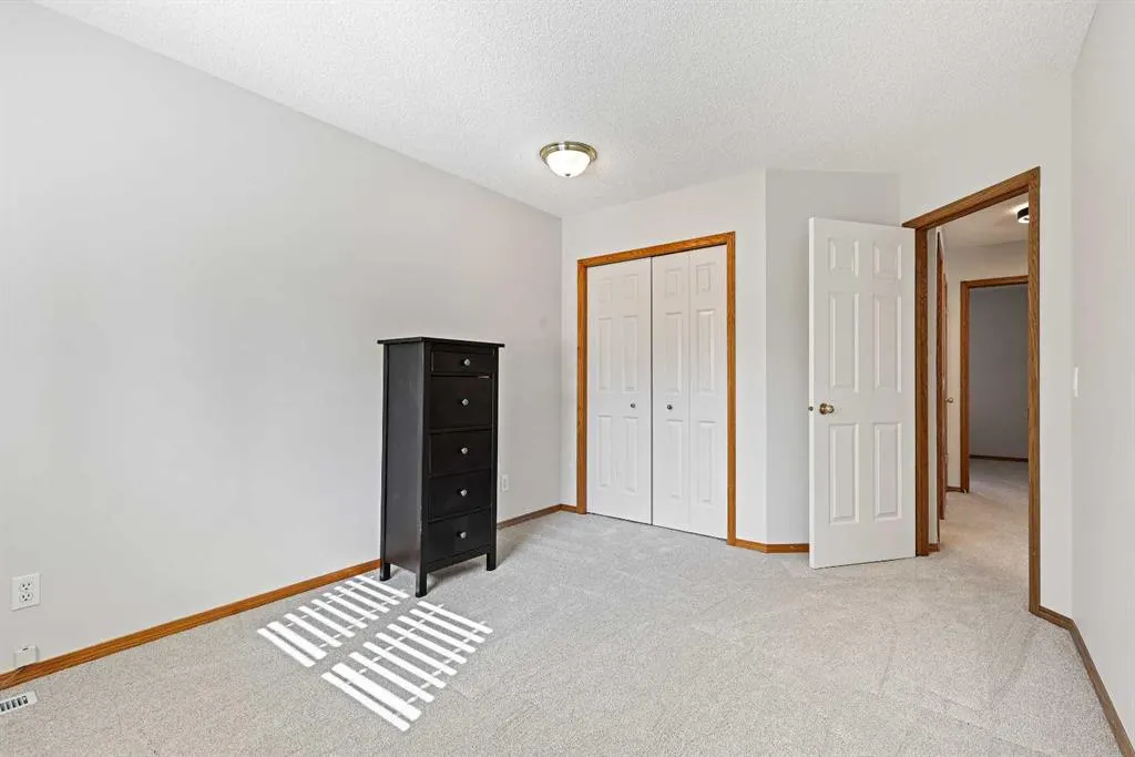 109 Macewan Park View NW