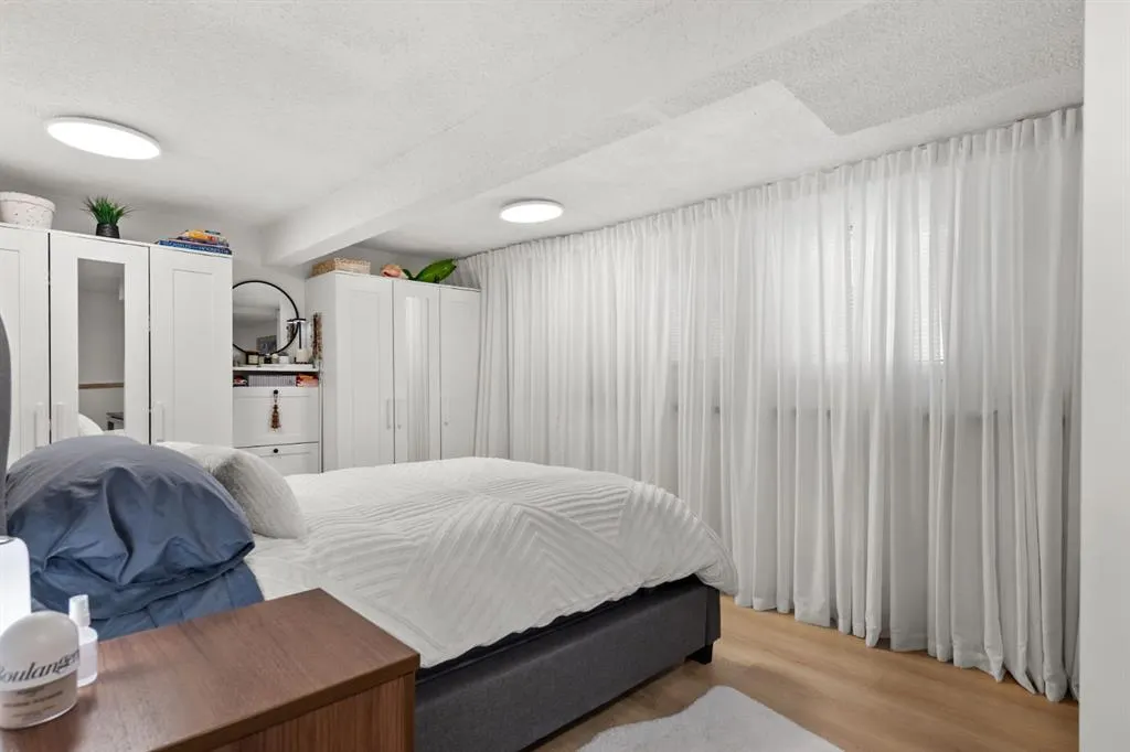 2 Canterbury Gardens SW
