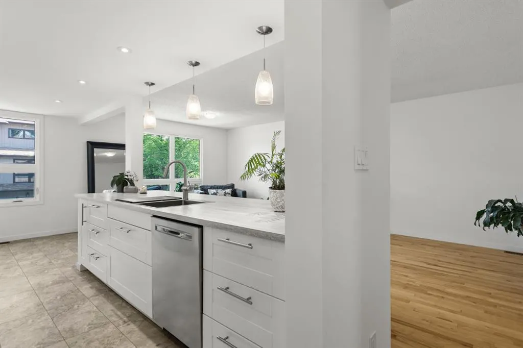 2 Canterbury Gardens SW