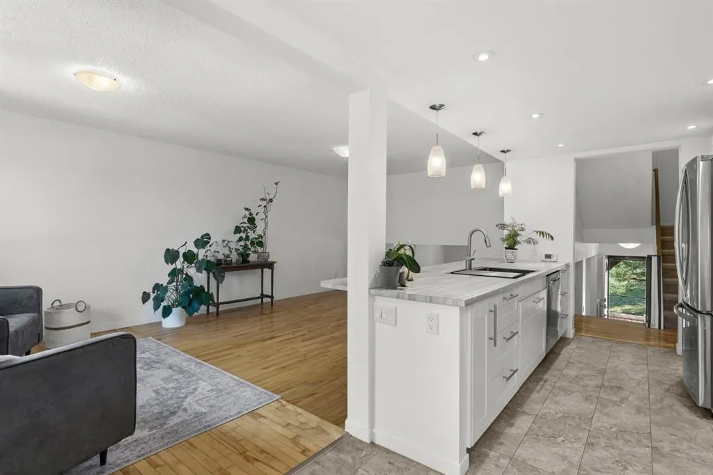 2 Canterbury Gardens SW