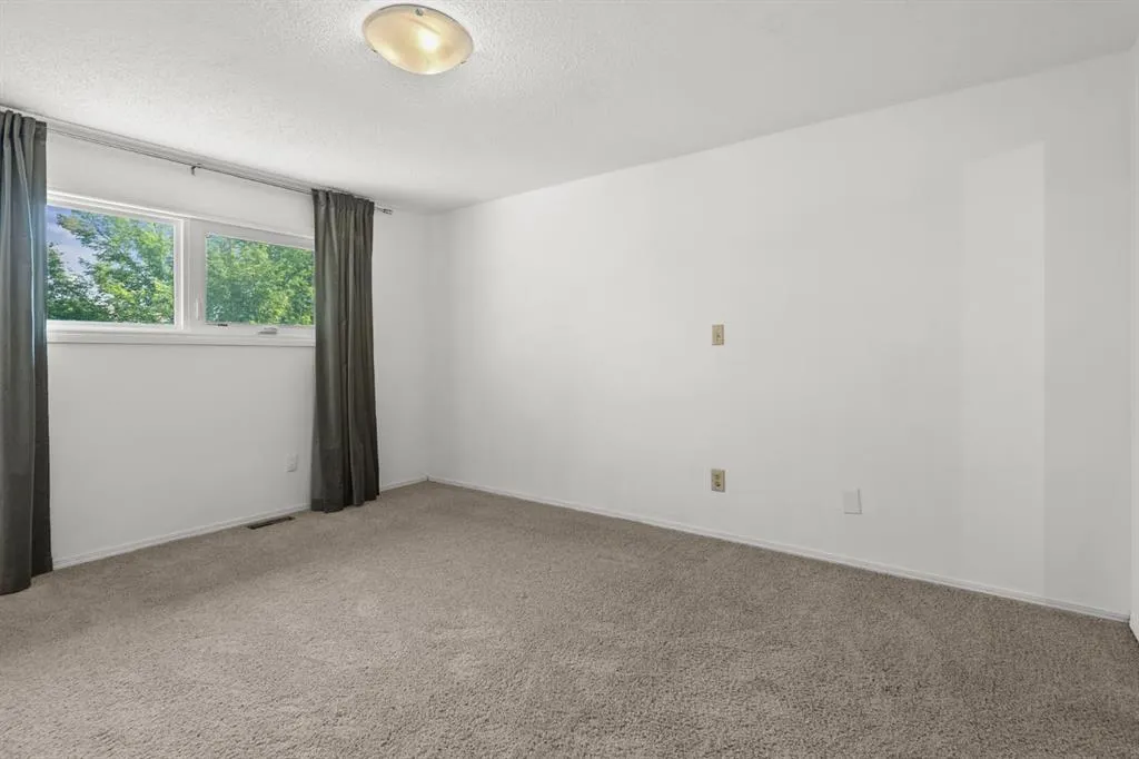 2 Canterbury Gardens SW