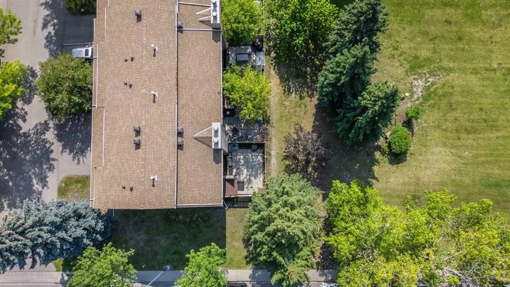 2 Canterbury Gardens SW