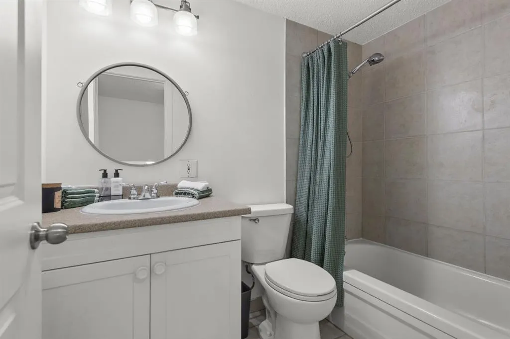 2 Canterbury Gardens SW