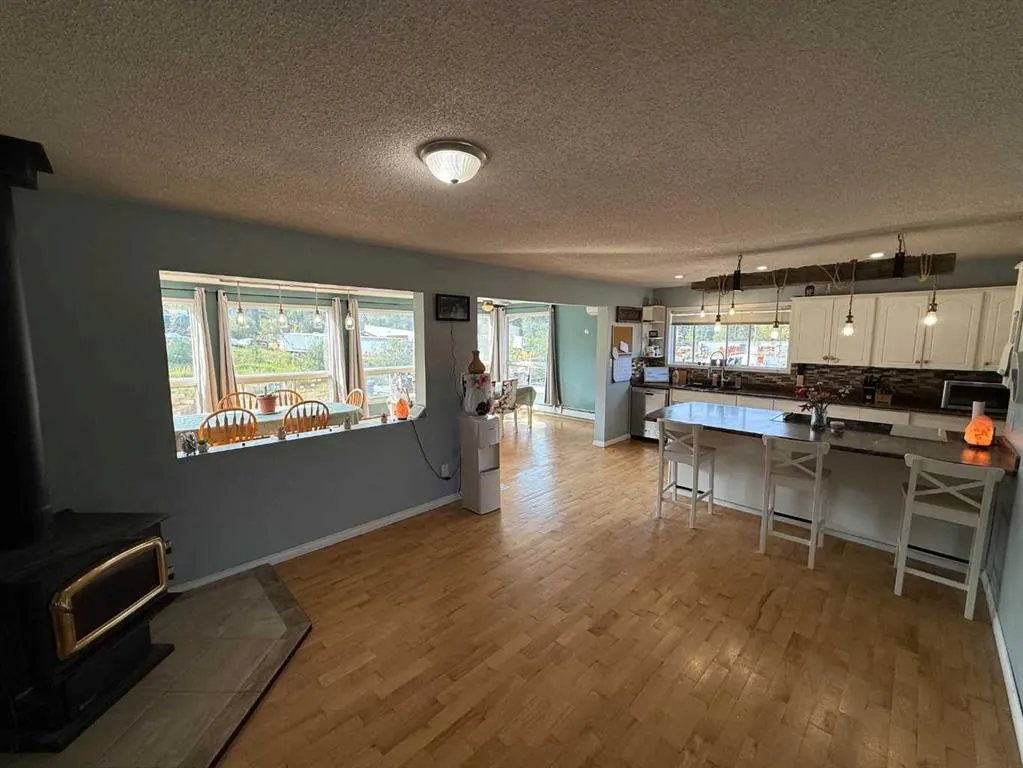 106 West River Road