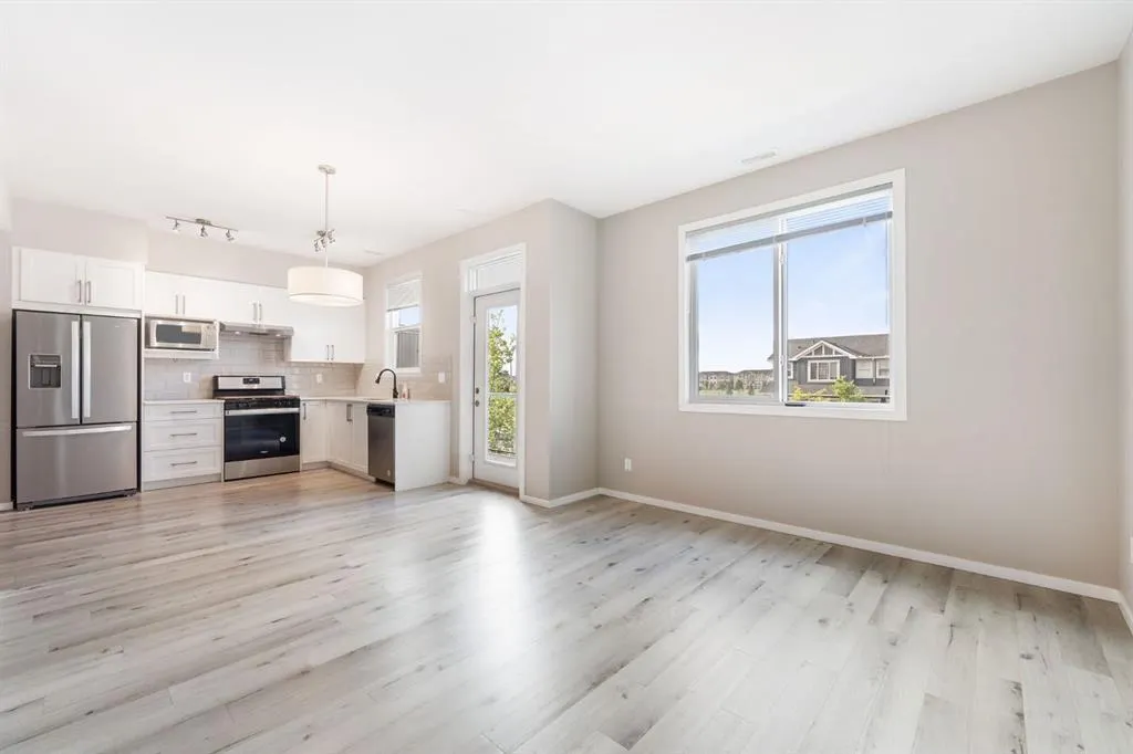 335 Redstone Walk NE, #203