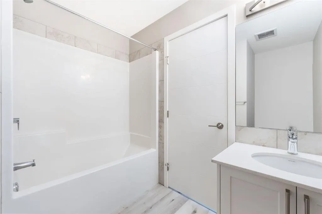 335 Redstone Walk NE, #203