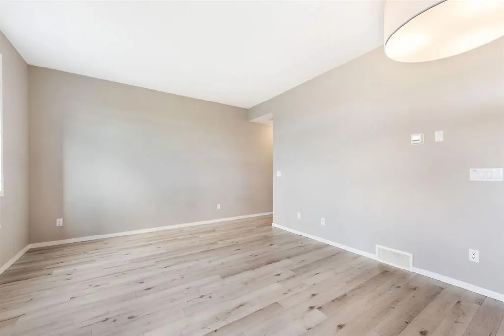 335 Redstone Walk NE, #203