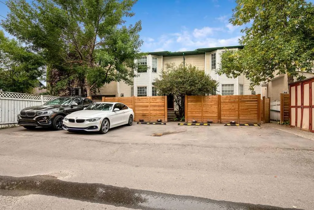 1926/1928 32 Street SW