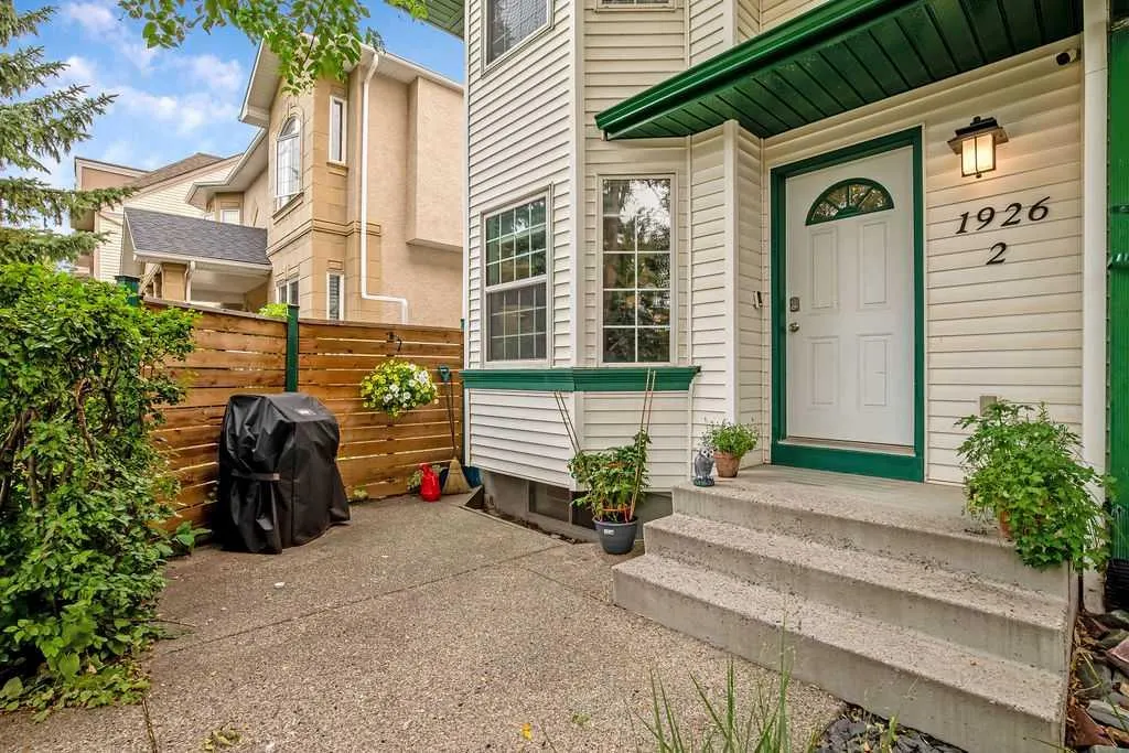 1926/1928 32 Street SW