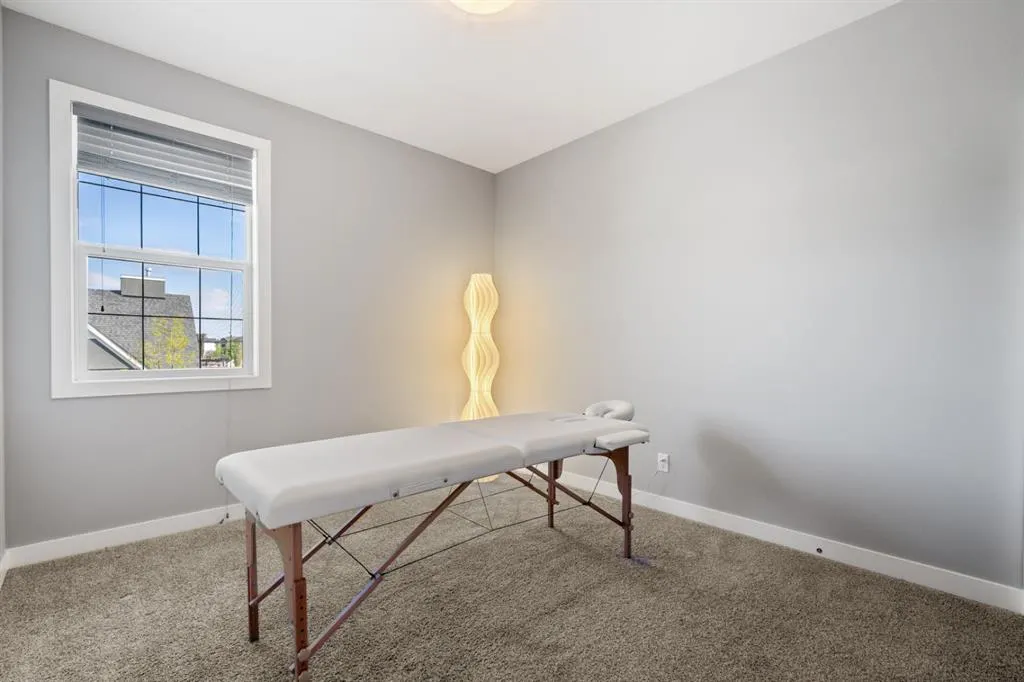 24 Masters Court SE