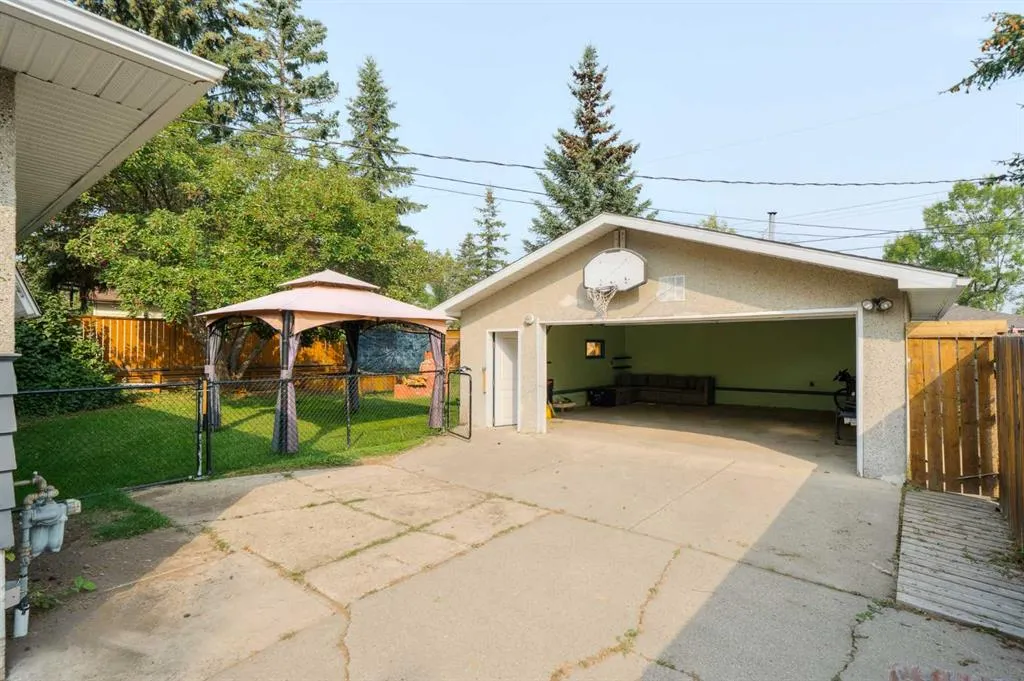 412 Tavender Road NW