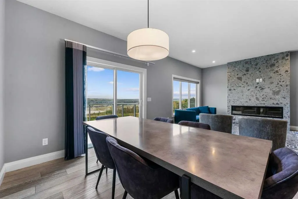 252 Walcrest View SE