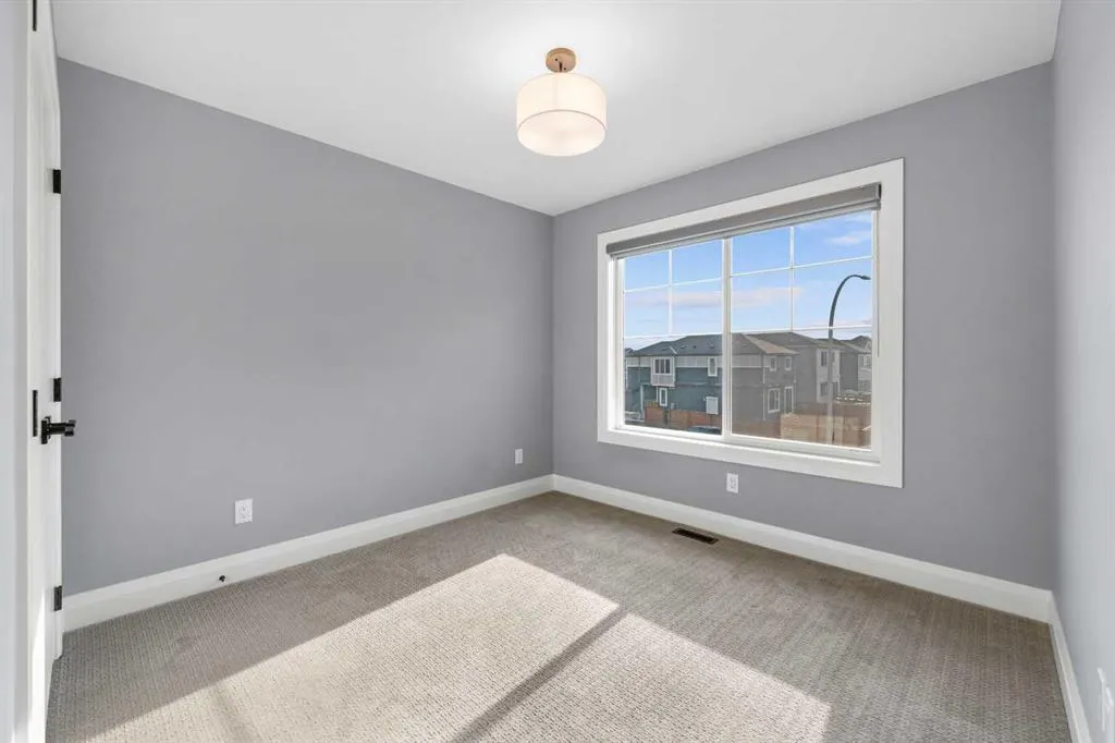 252 Walcrest View SE