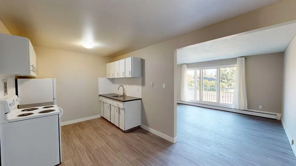 9807 108 Avenue, #204